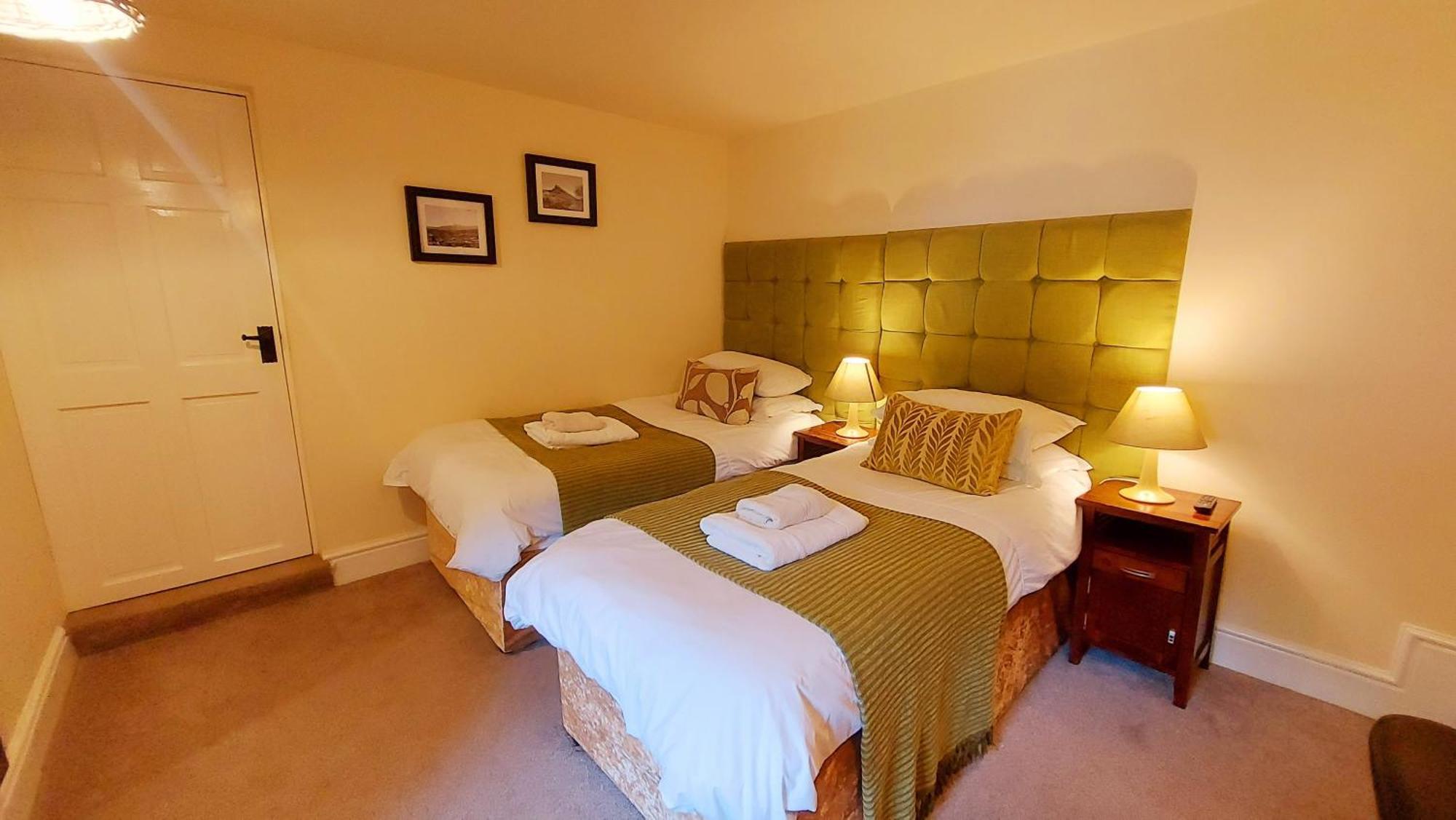 Dolgun Uchaf Historic B&B And Cottages In Snowdonia Dolgellau Exterior foto